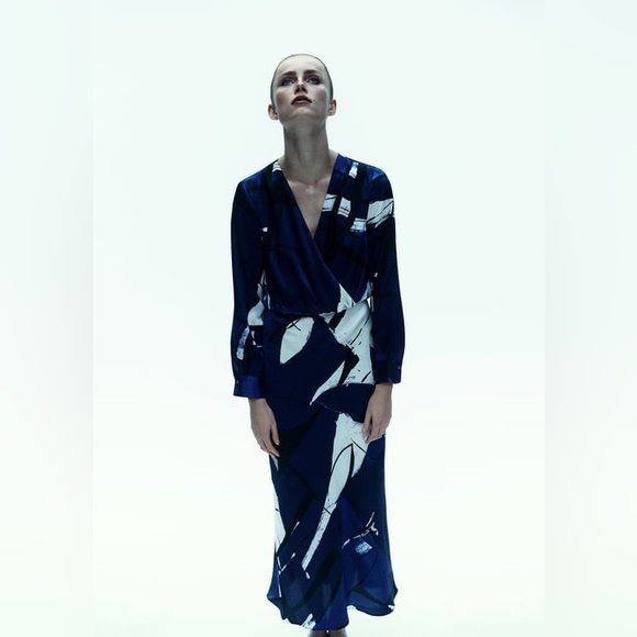 Zara Dresses & Skirts - NWT Zara midi printed dress